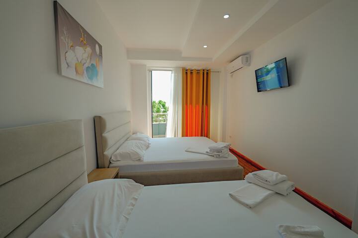 Room 33 of 98