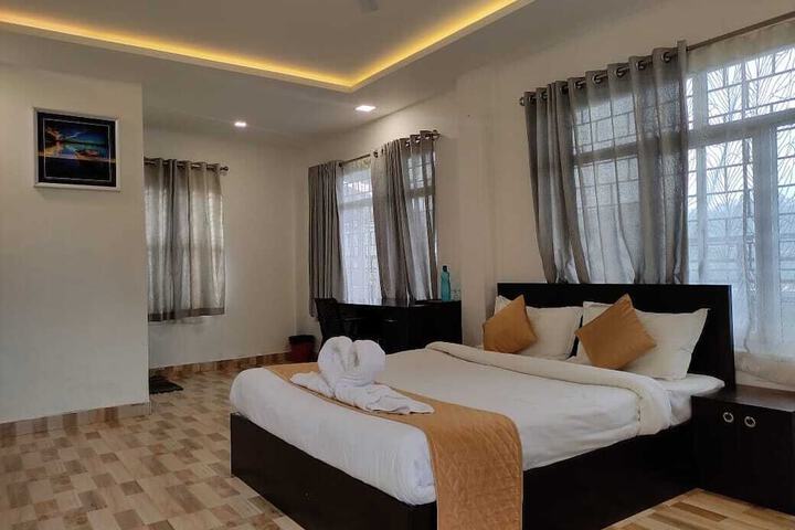 Room 6 of 42