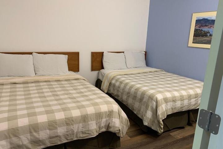 Room 4 of 99