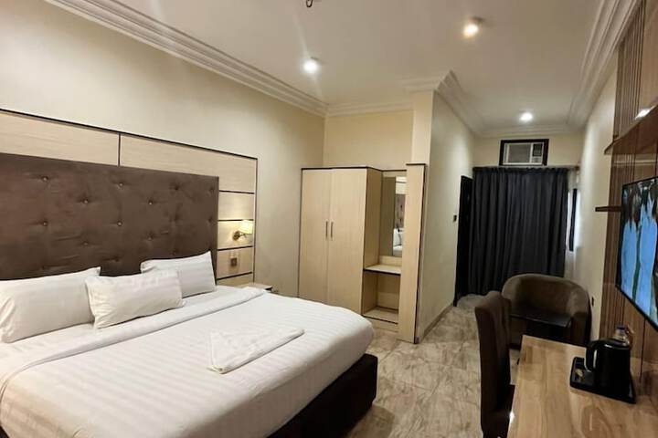 Room 6 of 39