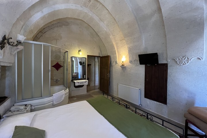 Room 10 of 98