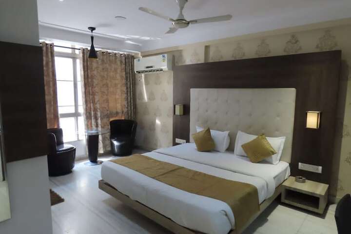 Room 14 of 26