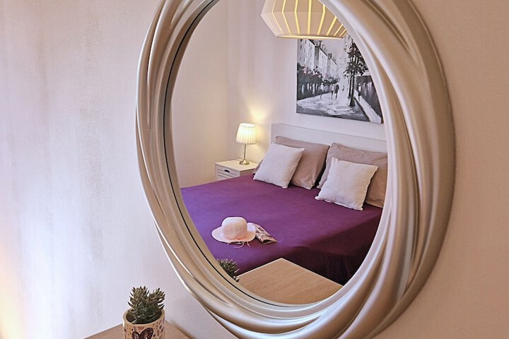 Room 6 of 72