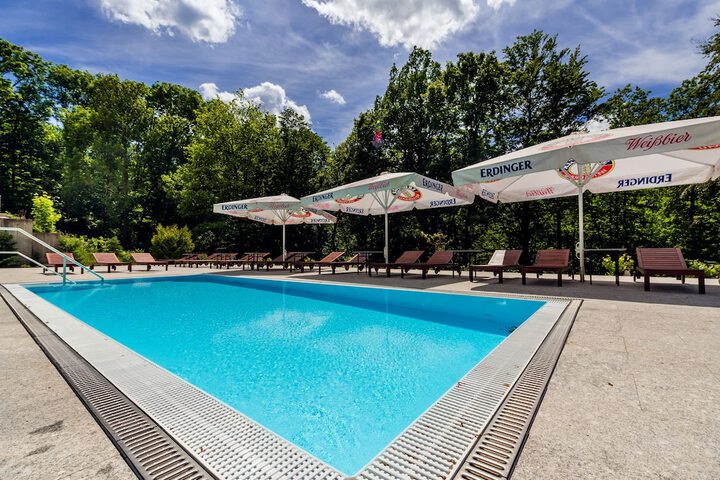 Pool 33 of 57