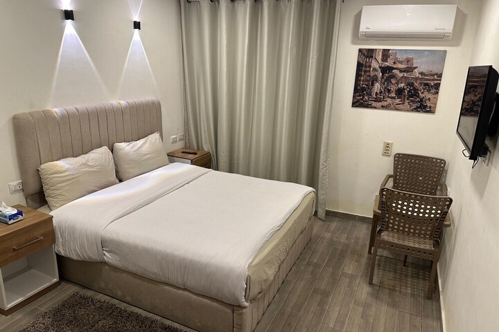 Room 12 of 46