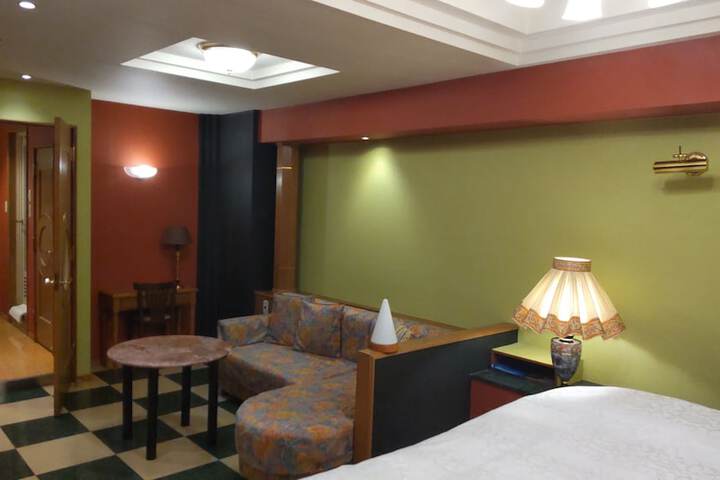 Room 18 of 43