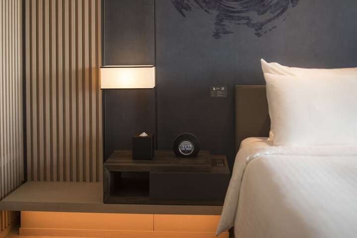 Room 15 of 82
