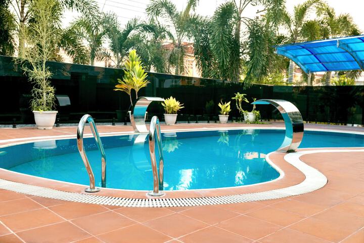 Pool 20 of 27