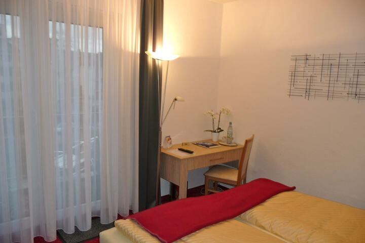 Room 10 of 38