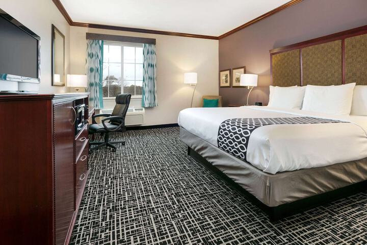 1 King Bed Mobility Accessible (5 of 14)