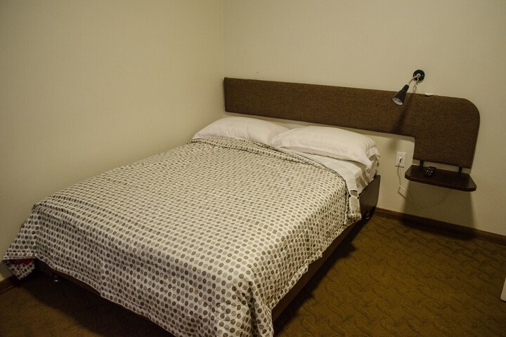 Room 27 of 87