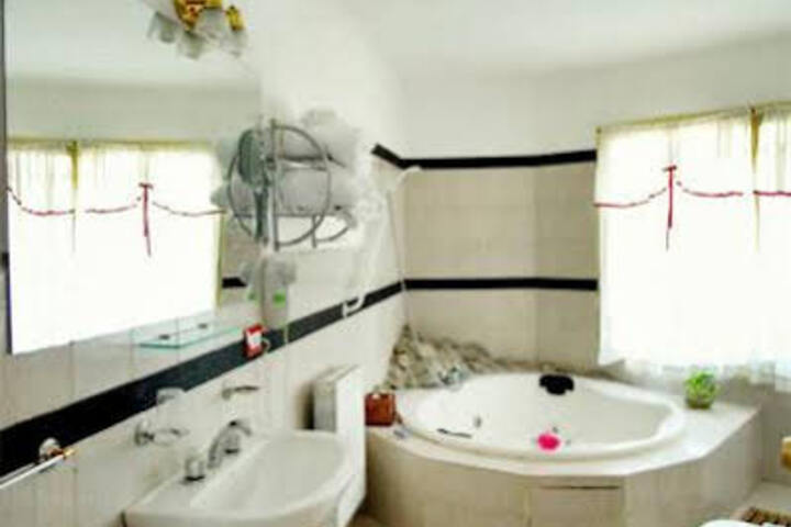 Room 6 of 7