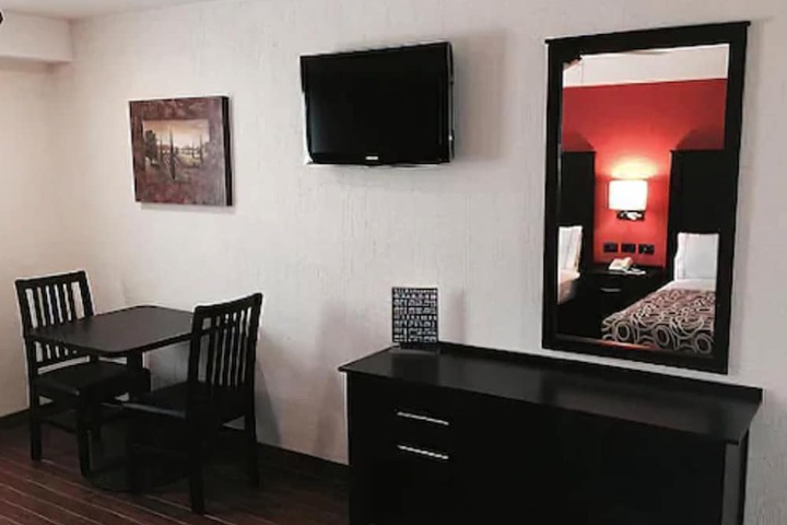 Room 7 of 38