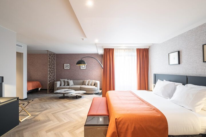 Room 36 of 122