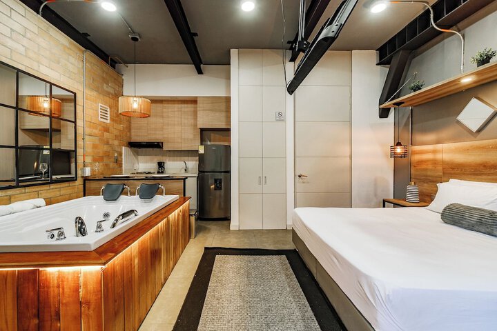 Room 32 of 230