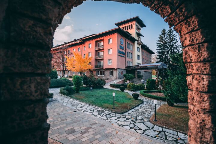 Hotel Exterior 42 of 50