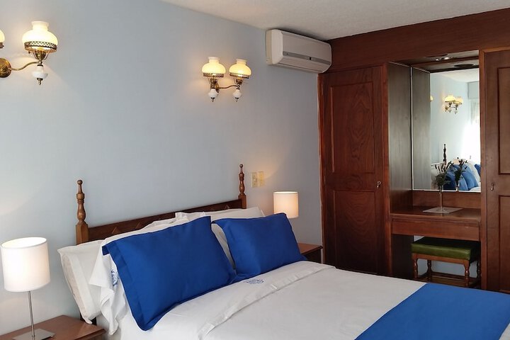 Room 3 of 65