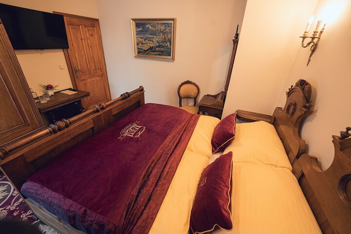 Room 27 of 90