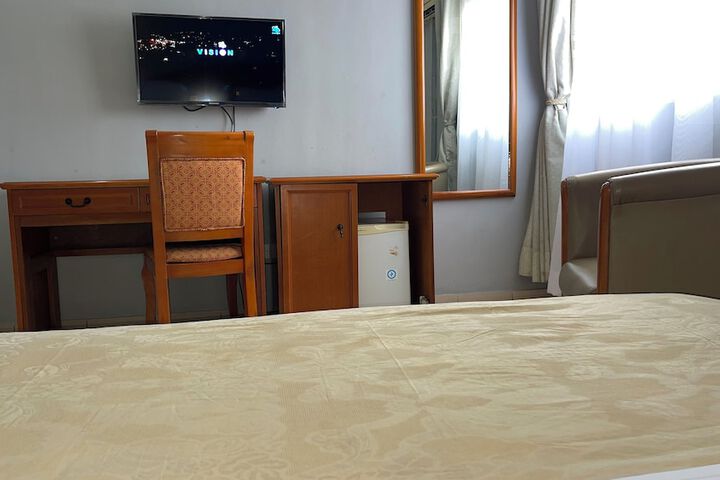 Room 37 of 51