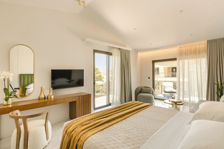 Room 4 of 98