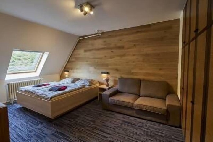 Room 8 of 43
