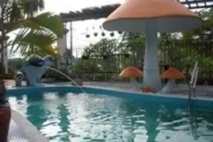 Pool 4 of 10