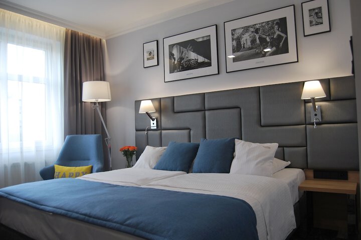Room 27 of 86