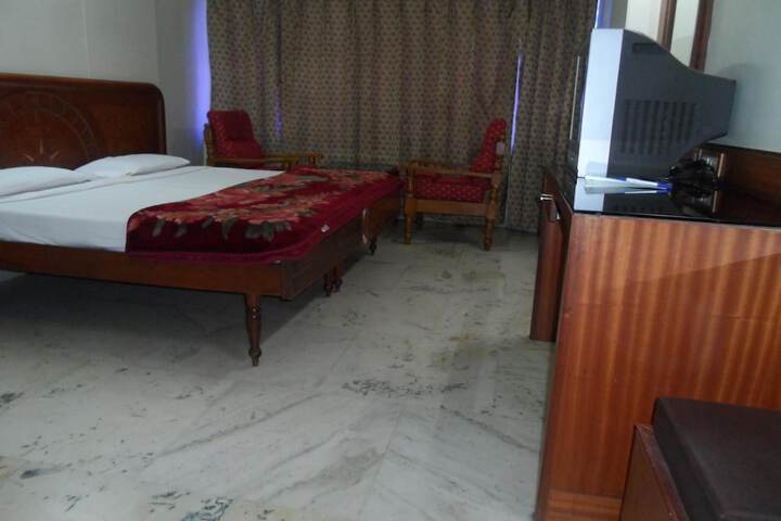 Room 35 of 66