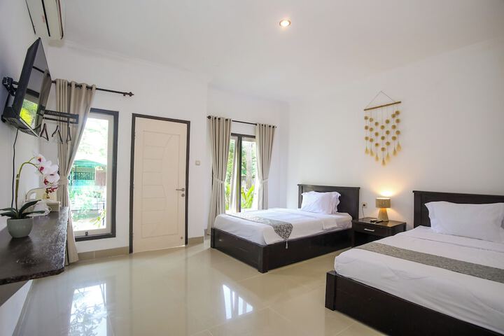 Room 4 of 35