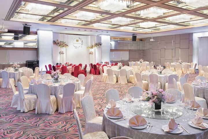 Ballroom/Hall 84 of 106