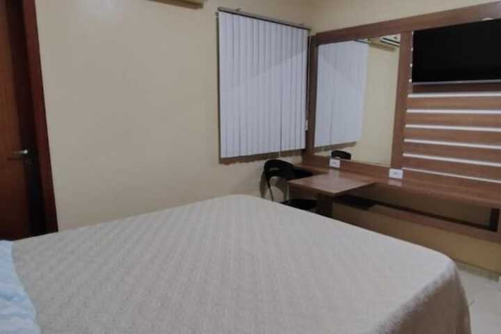 Room 4 of 17