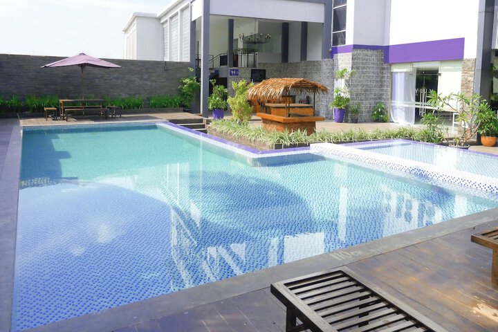 Hotel with Pool