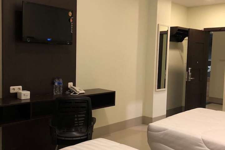 Room 12 of 35