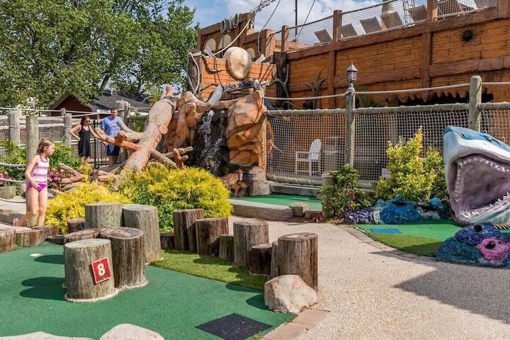 Mini-golf