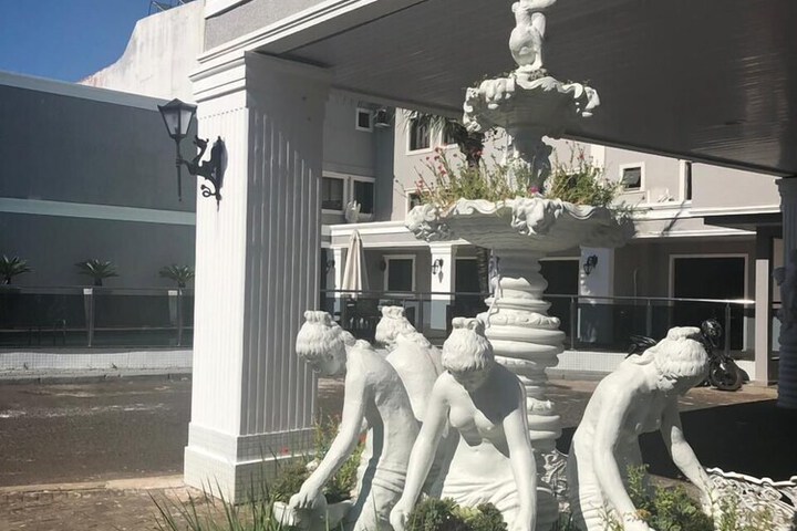 Hotel Exterior 48 of 52