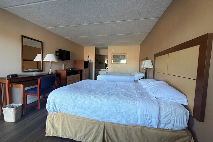 Room 4 of 38
