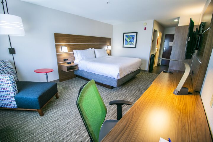 Room 9 of 42