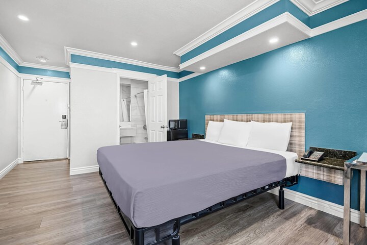 Room 6 of 31