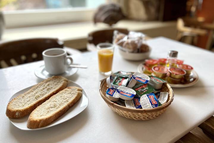 Breakfast/Coffee Service 25 of 37