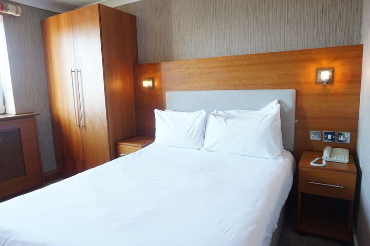 Room 9 of 27
