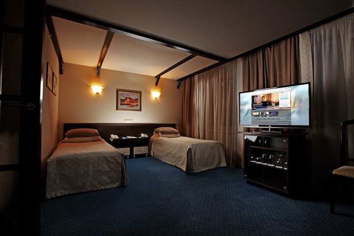 Room 7 of 65