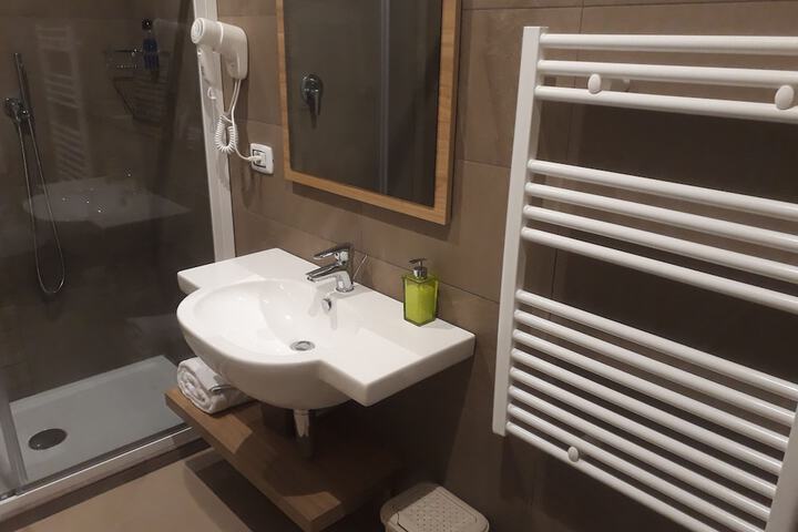 Room 16 of 18