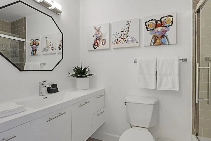 Room 8 of 20