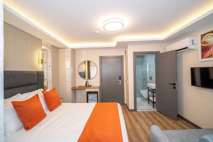 Room 32 of 60