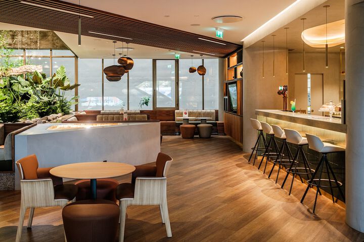Lounge 60 of 142