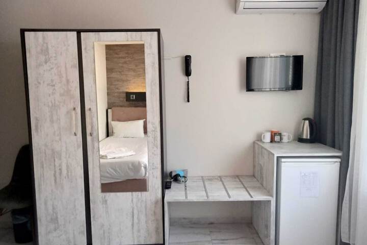 Room 11 of 40