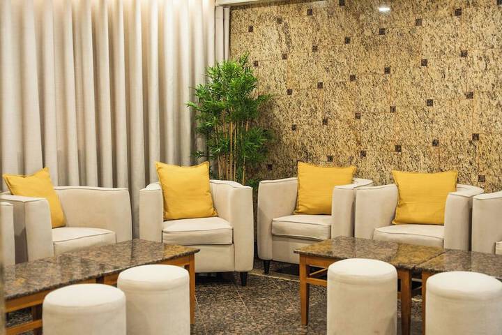 Lounge 55 of 61