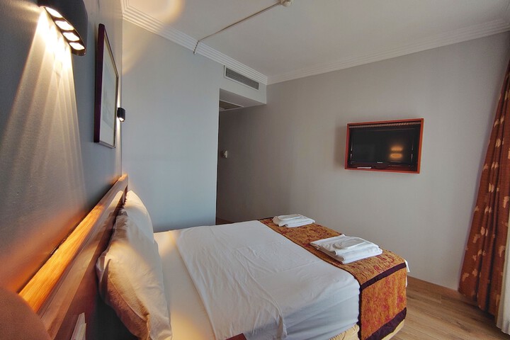 Room 21 of 65