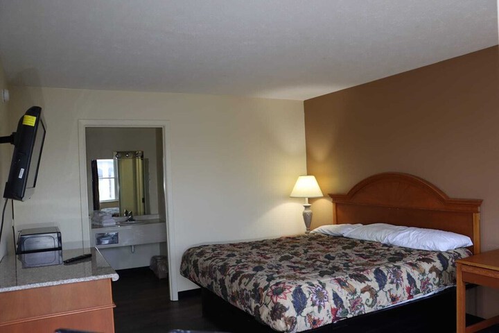 Room 25 of 43