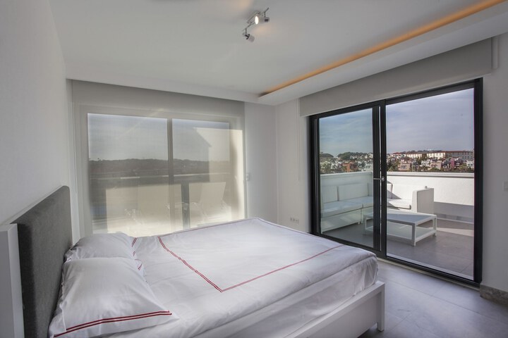 Room 7 of 61